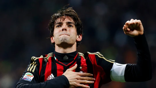 Kaká celebra un gol con el Milan Kaká celebra un gol con el Milan