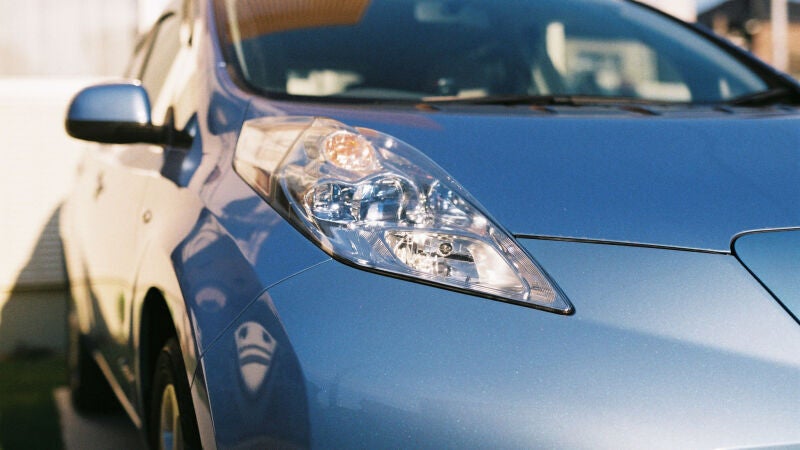 Motores híbridos y eléctricos: no contaminan tanto, pero ojo con su reciclaje