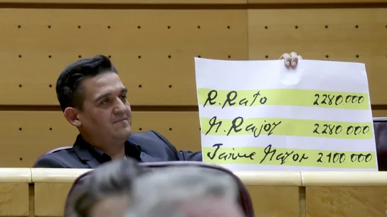 El senador Carles Mulet muestra los papeles de Bárcenas El senador Carles Mulet muestra los papeles de Bárcenas