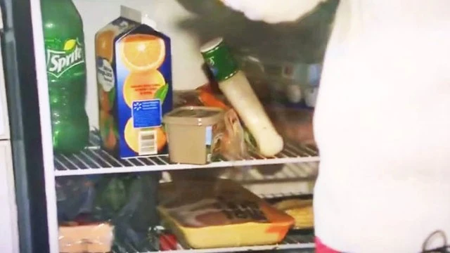 La nevera llena de comida gracias a los dos Policías. La nevera llena de comida gracias a los dos Policías.