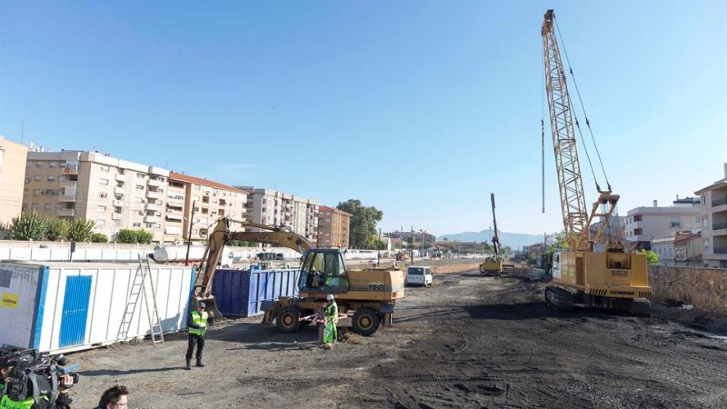 Comienza la excavaci&oacute;n para soterrar el tren en su entrada a Murcia