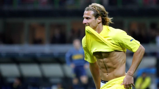 Forlán celebra un gol durante su etapa en el Villarreal Forlán celebra un gol durante su etapa en el Villarreal