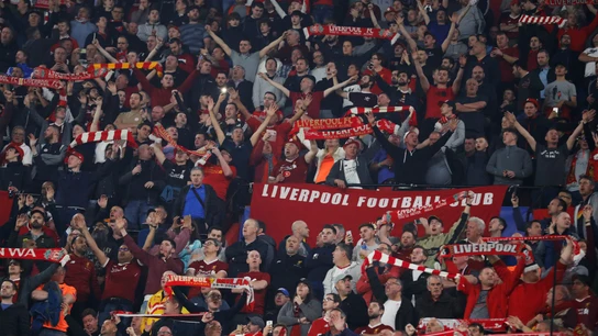 Aficionados del Liverpool, en el PIzjuán Aficionados del Liverpool, en el PIzjuán