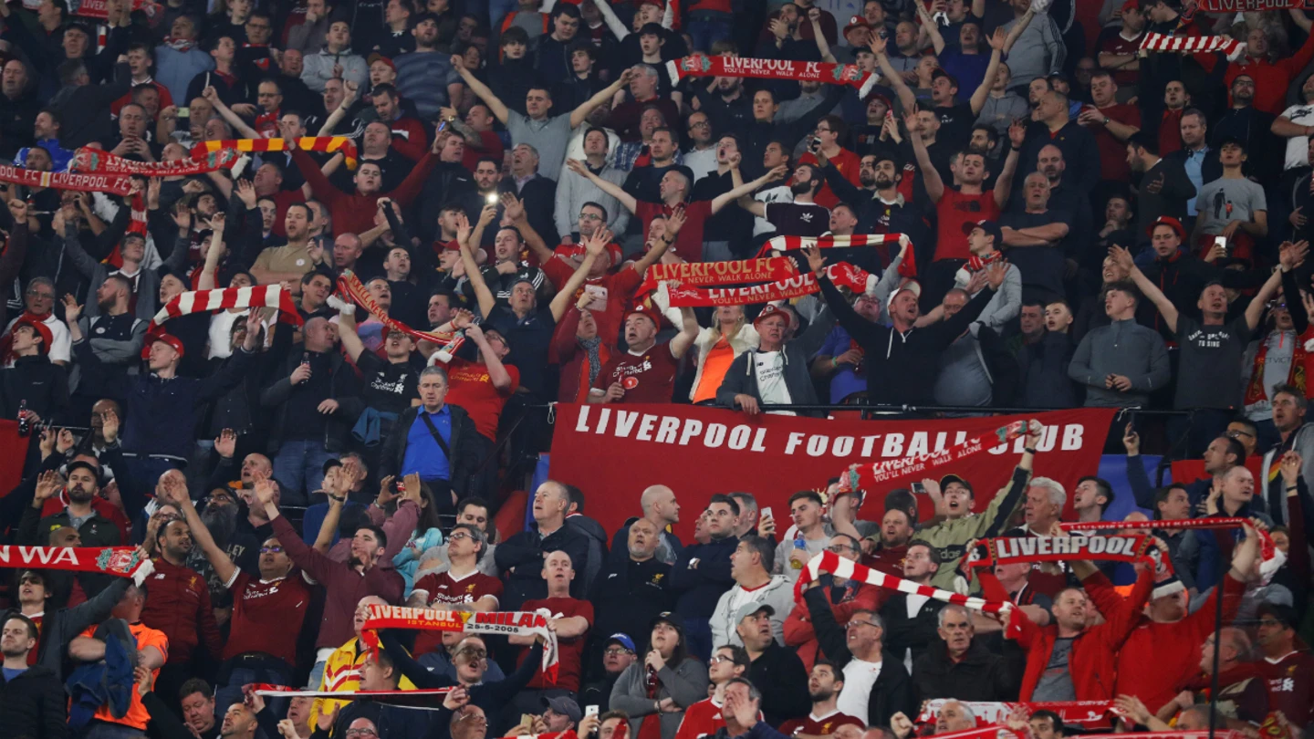 Aficionados del Liverpool, en el PIzjuán Aficionados del Liverpool, en el PIzjuán