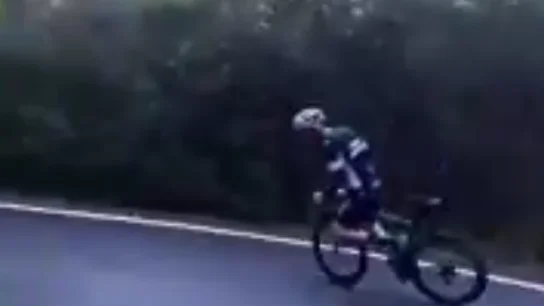 Kolar, efectuando su temeraria bajada Kolar, efectuando su temeraria bajada