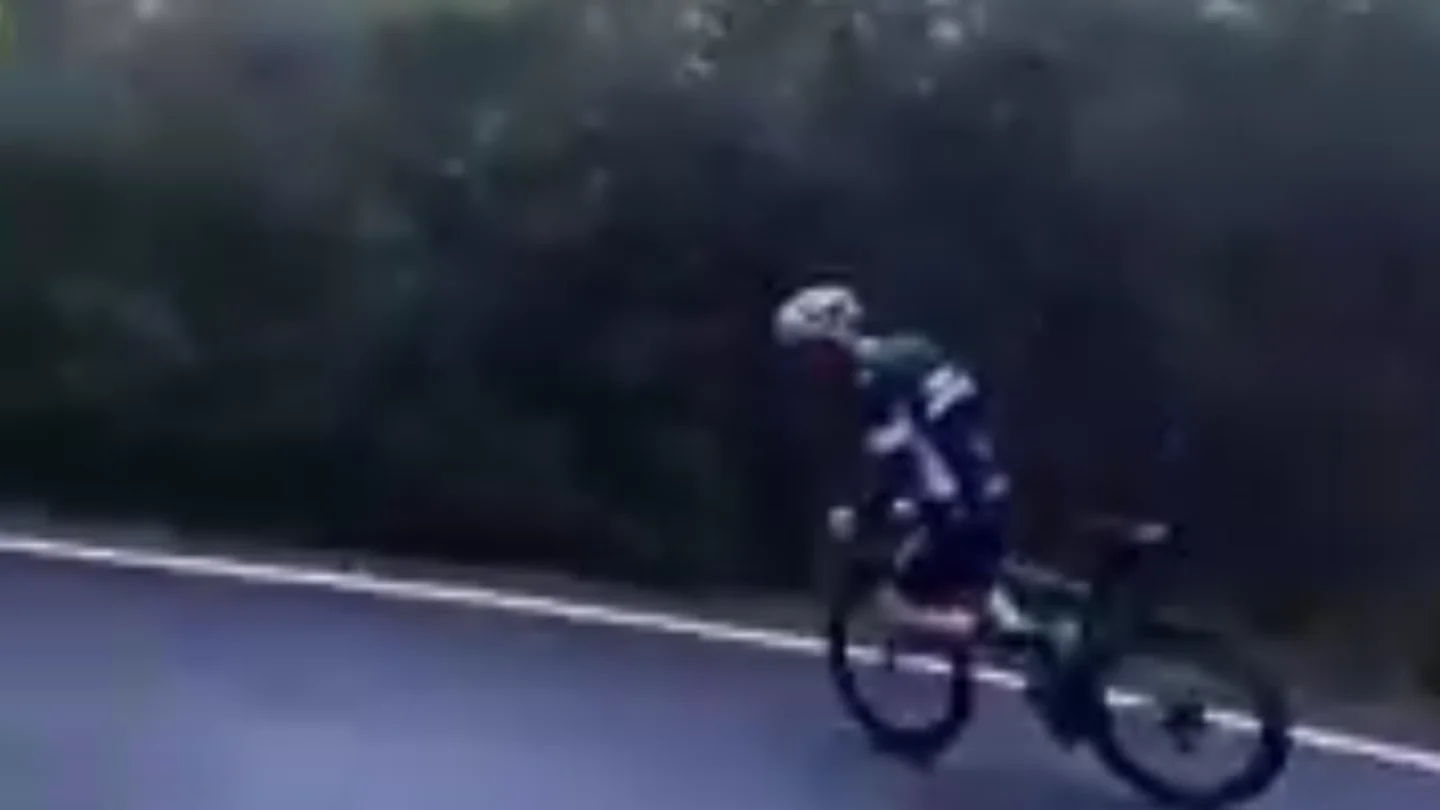 Kolar, efectuando su temeraria bajada Kolar, efectuando su temeraria bajada