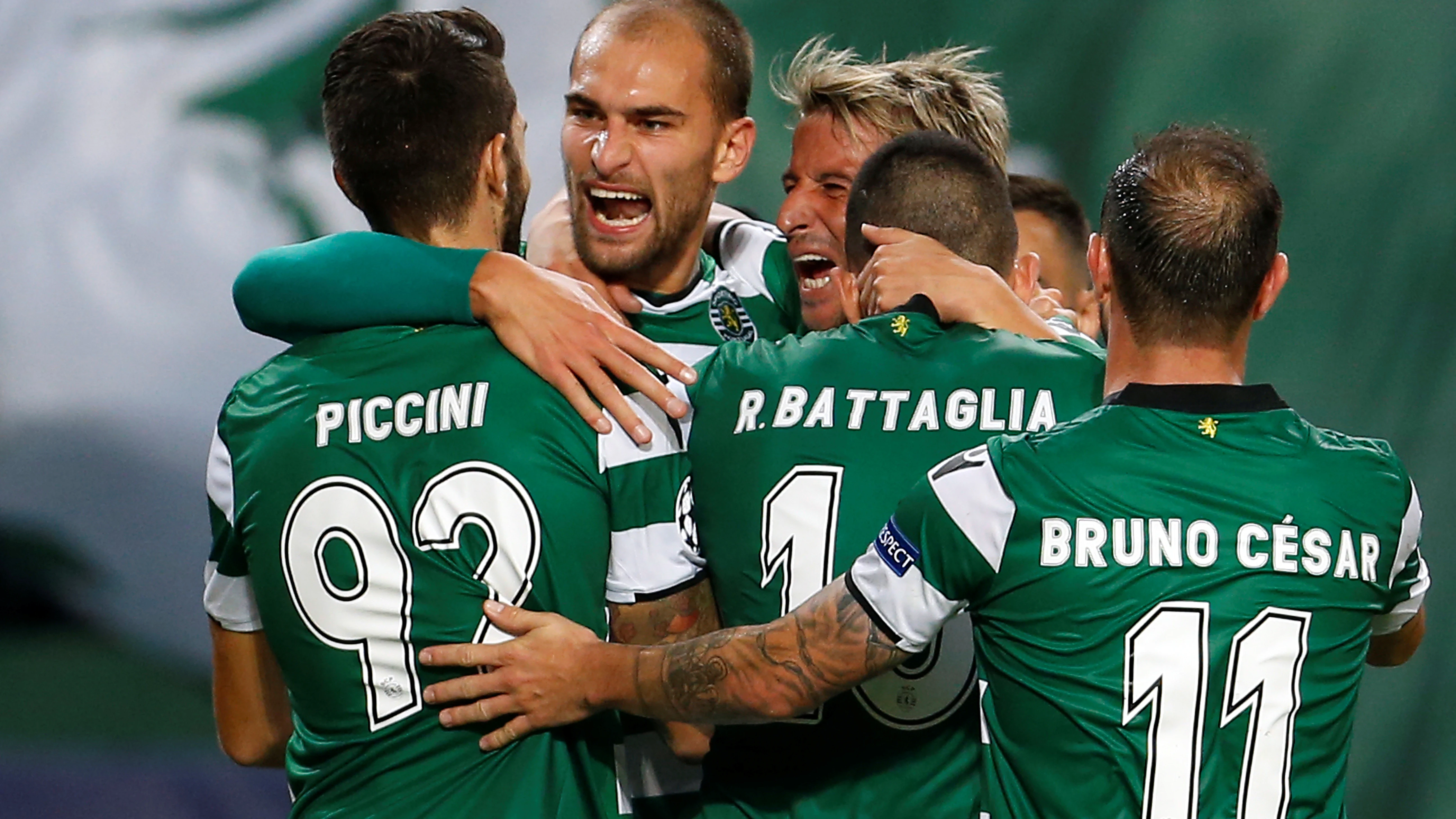 Los futbolistas del Sporting de Portugal celebran un gol Los futbolistas del Sporting de Portugal celebran un gol