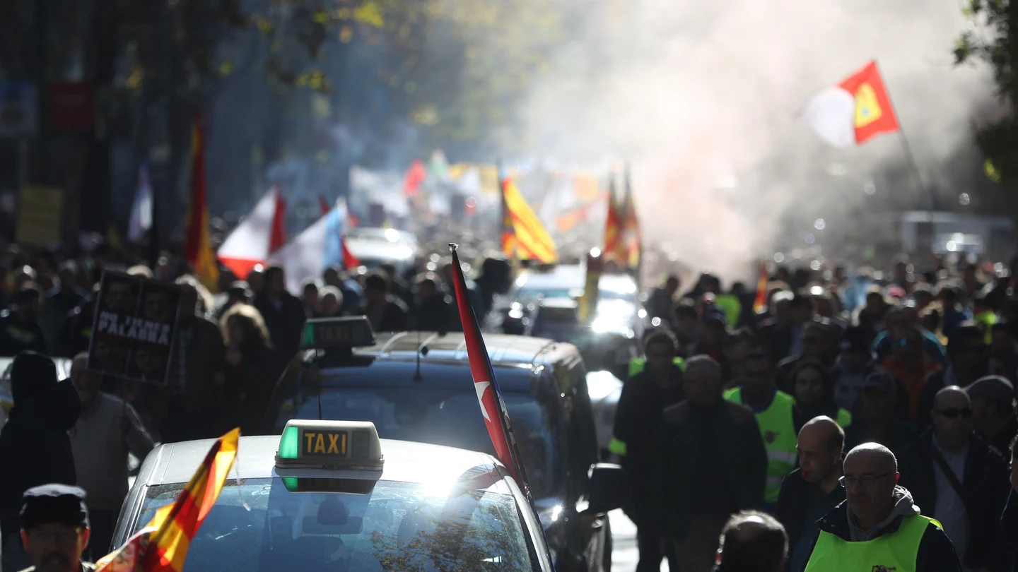 Miles de taxistas de toda España se manifiestan en Madrid Miles de taxistas de toda España se manifiestan en Madrid