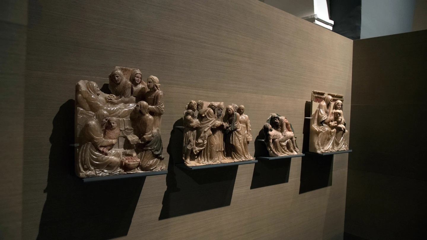 Retablo de Santa Ana, una de las 44 piezas de Villanueva de Sijena Retablo de Santa Ana, una de las 44 piezas de Villanueva de Sijena