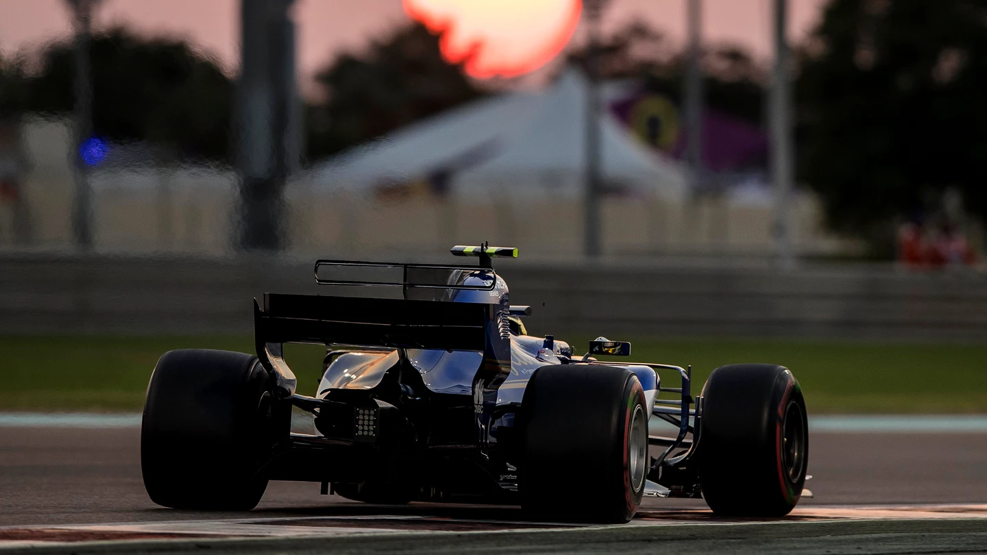 Wehrlein rueda con su Sauber en el trazado de Yas Marina Wehrlein rueda con su Sauber en el trazado de Yas Marina