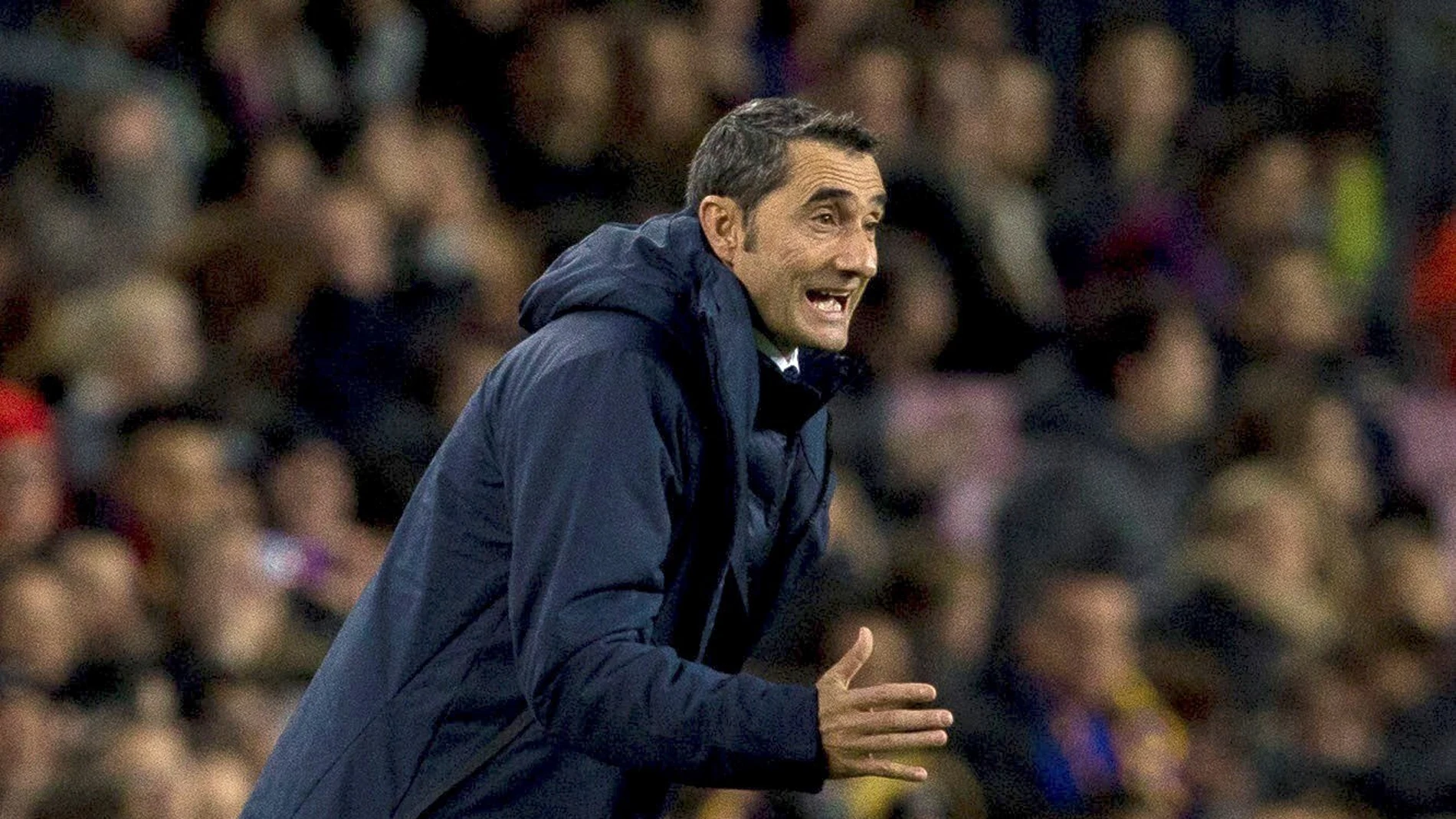 Valverde, en la banda del Camp Nou