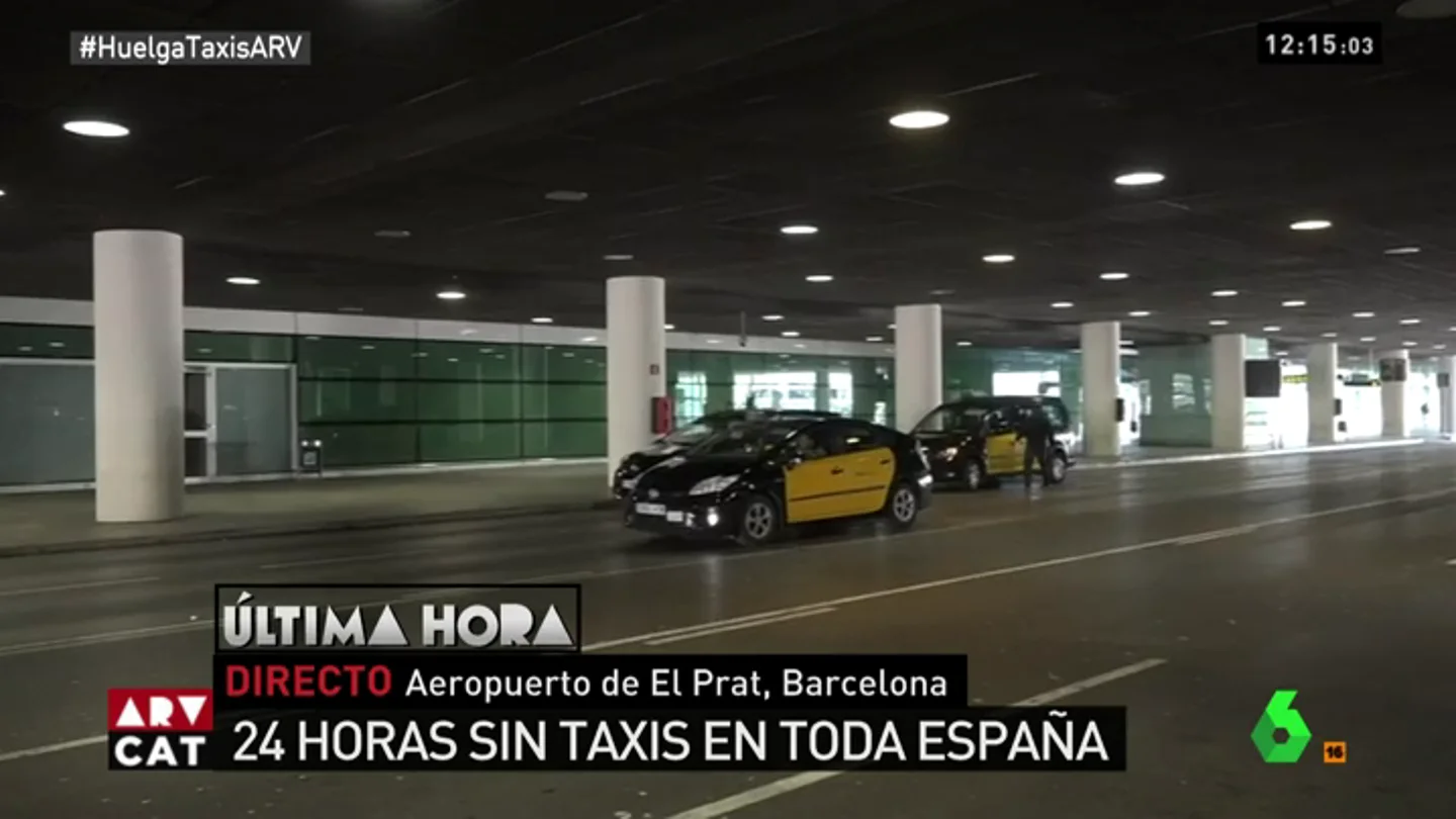 Desconcierto entre los turistas que llegan al aeropuerto de El Prat y Barajas por la huelga de taxis de 24 horas Desconcierto entre los turistas que llegan al aeropuerto de El Prat y Barajas por la huelga de taxis de 24 horas