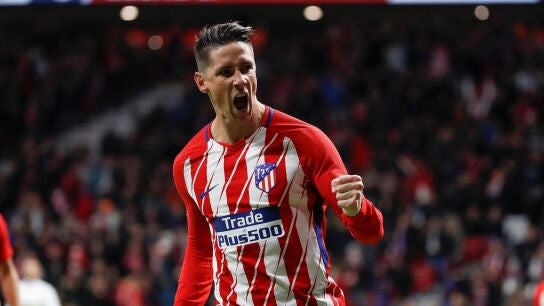 Fernando Torres celebra un gol ante el Elche