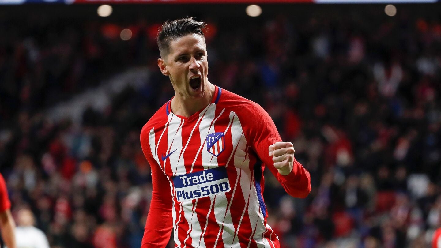Fernando Torres celebra un gol ante el Elche
