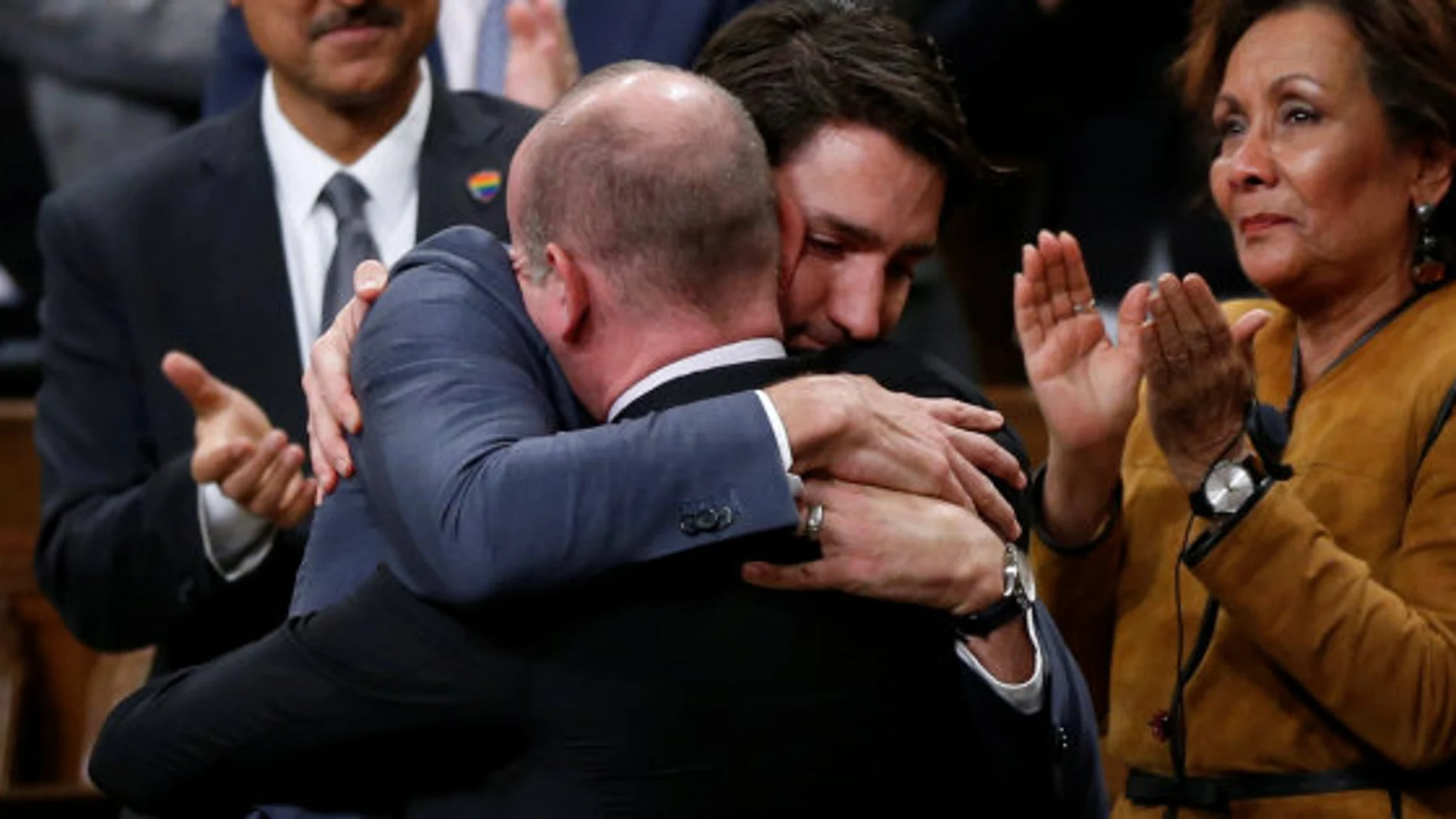 Trudeau emocionado mientras pide disculpas a la comunidad LGTB