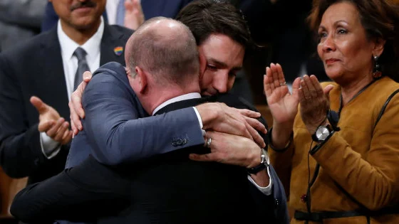 Trudeau emocionado mientras pide disculpas a la comunidad LGTB