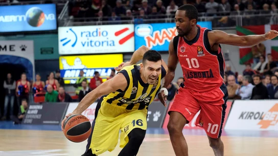 Dogus Istanbul, en acción ante el Baskonia Dogus Istanbul, en acción ante el Baskonia