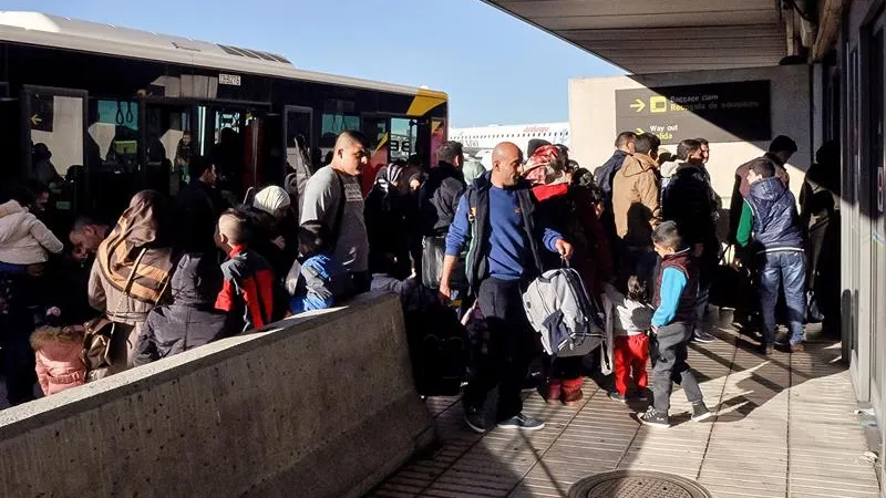 Refugiados sirios a su llegada a España Refugiados sirios a su llegada a España
