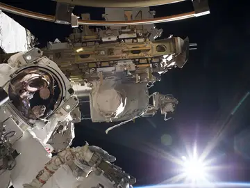 Amanece en la Estación Espacial Internacional  Amanece en la Estación Espacial Internacional