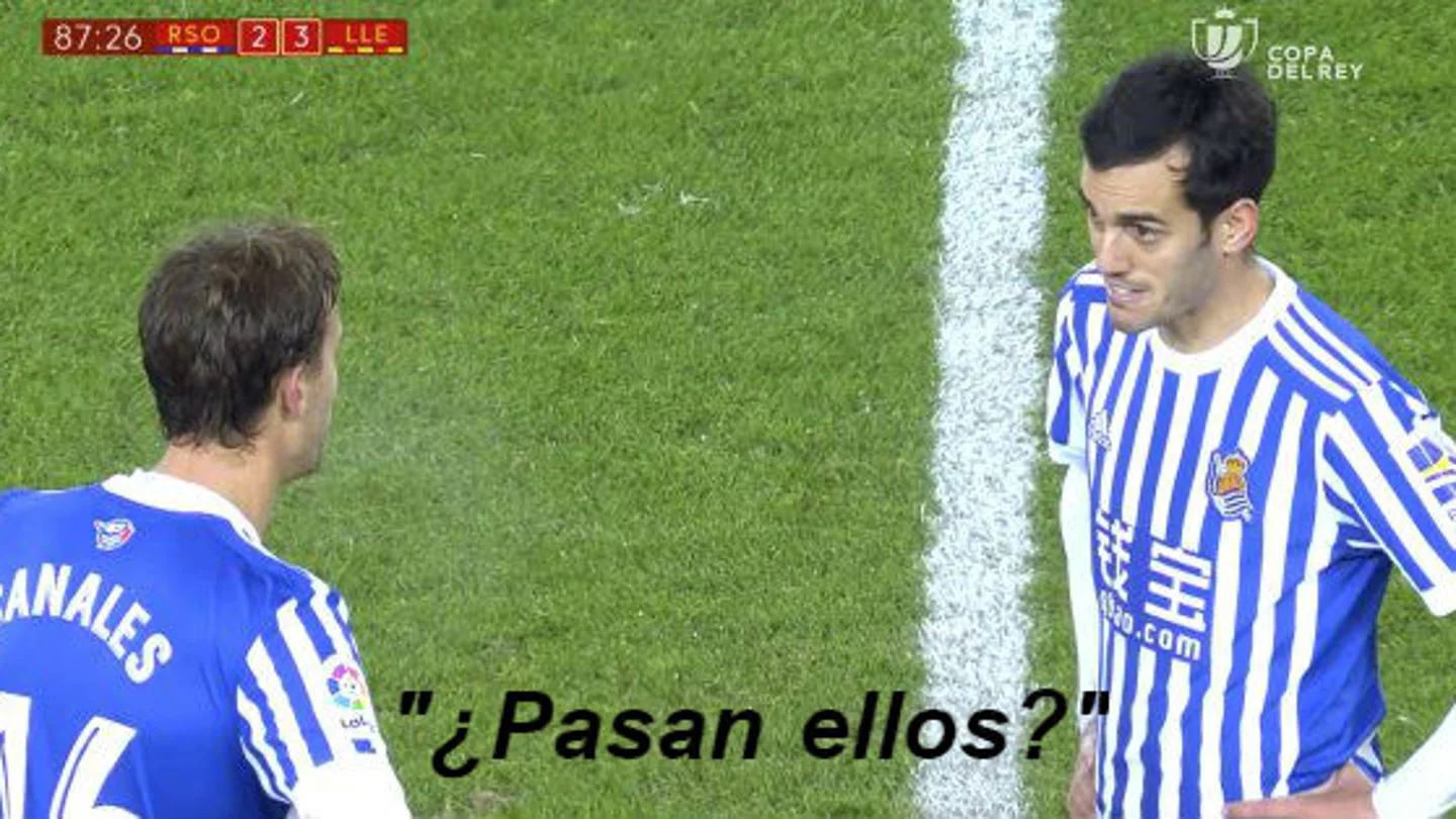 Juanmi y Canales hablan en el centro del campo ante el Lleida Juanmi y Canales hablan en el centro del campo ante el Lleida