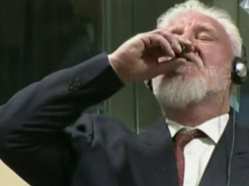 Praljak ingirió veneno en el TPIY Praljak ingirió veneno en el TPIY