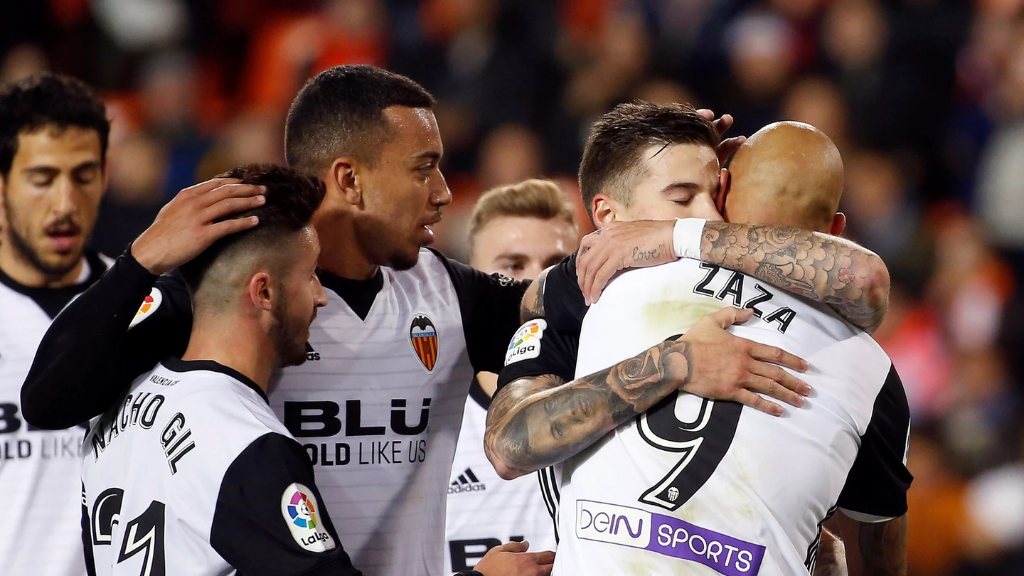 Santi Mina celebra un gol con Simone Zaza Santi Mina celebra un gol con Simone Zaza