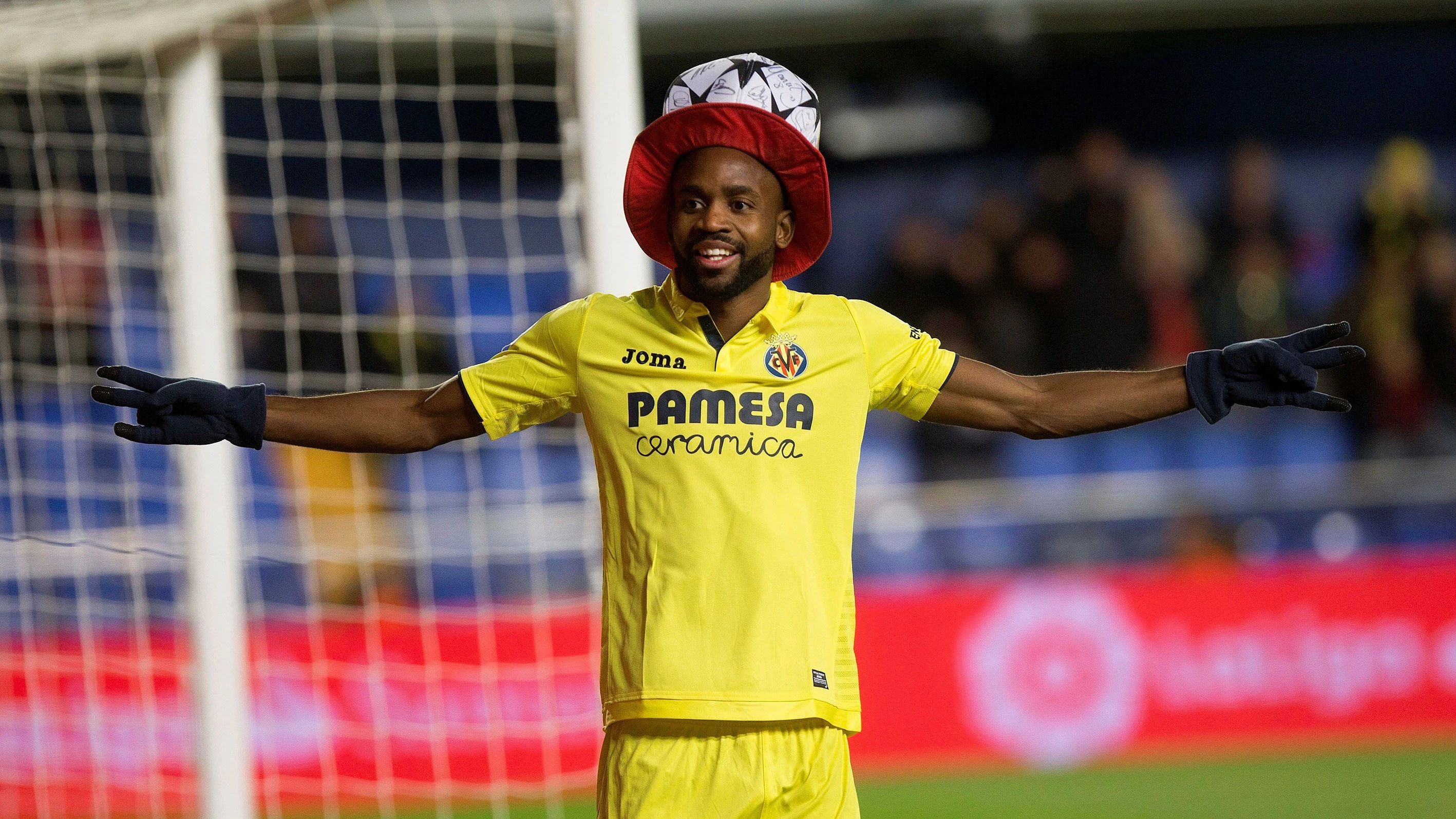 Bakambu celebra un gol ante la Ponferradina Bakambu celebra un gol ante la Ponferradina