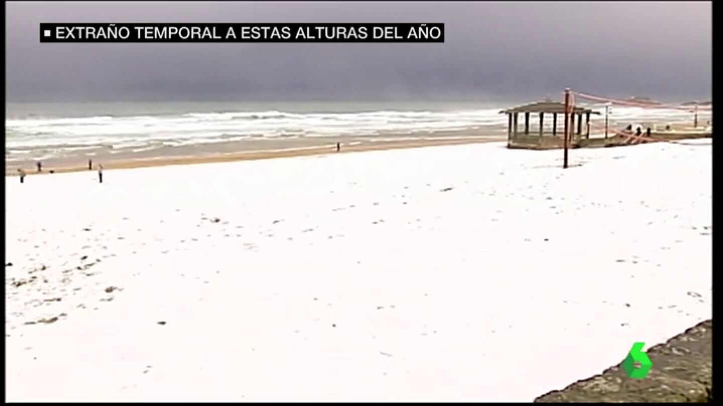 La playa de San Sebasti&aacute;n nevada.