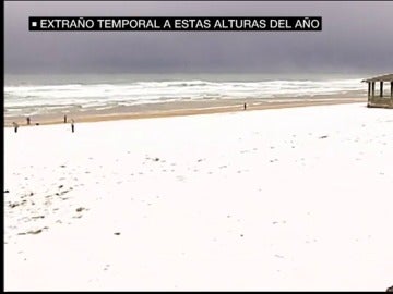 La playa de San Sebastián nevada. La playa de San Sebastián nevada.