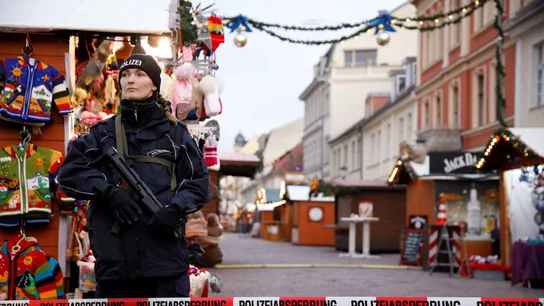 La policía alemana acordona el mercadillo navideño de Postdam La policía alemana acordona el mercadillo navideño de Postdam