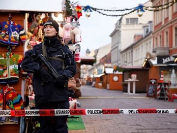 La policía alemana acordona el mercadillo navideño de Postdam La policía alemana acordona el mercadillo navideño de Postdam