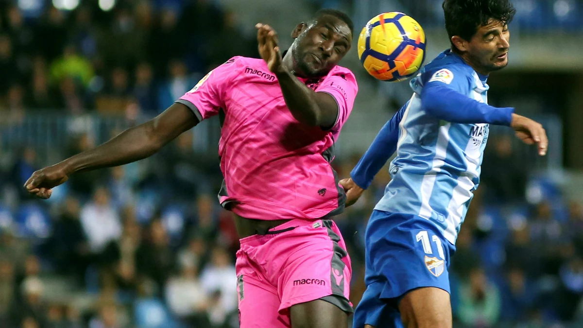 Balón dividido en el Málaga - Levante