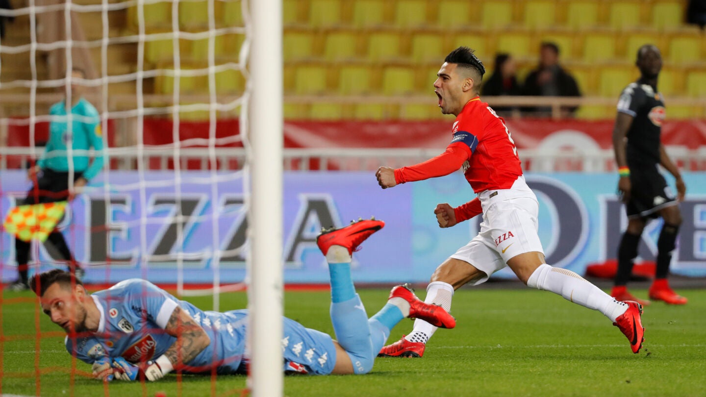 Falcao gu&iacute;a al M&oacute;naco a la victoria