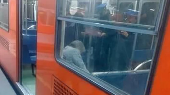 Agentes informan del cadáver de un hombre en el metro Agentes informan del cadáver de un hombre en el metro