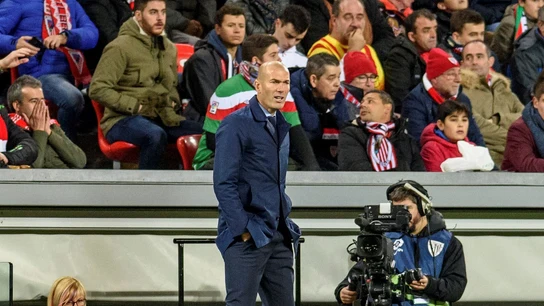 Zinedine Zidane, en la banda de San Mamés Zinedine Zidane, en la banda de San Mamés