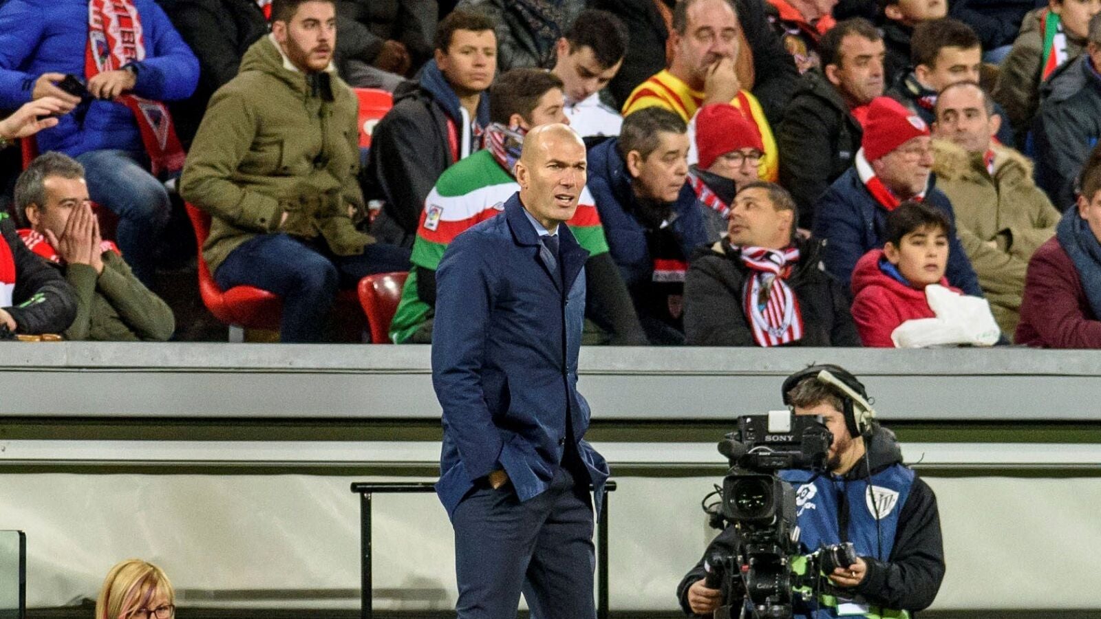 Zinedine Zidane, en la banda de San Mam&eacute;s