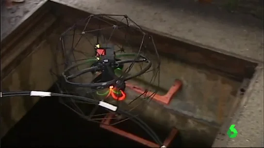 Un dron se adentra en el alcantarillado de Ferrol Un dron se adentra en el alcantarillado de Ferrol