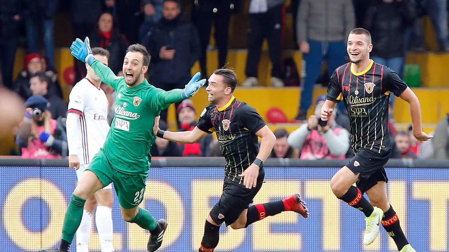 Brignoli, portero del Benevento marcó el gol de empate Brignoli, portero del Benevento marcó el gol de empate