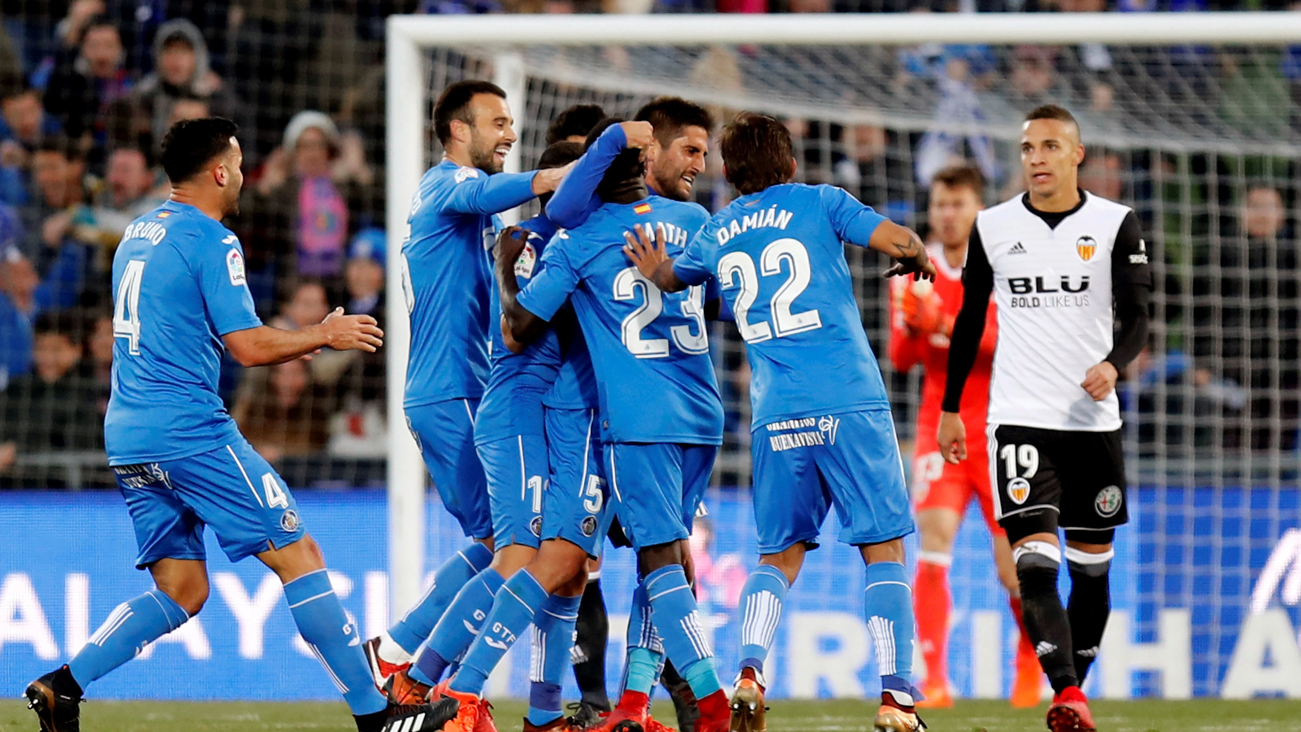 Los jugadores del Getafe celebran el 1-0 ante el Valencia