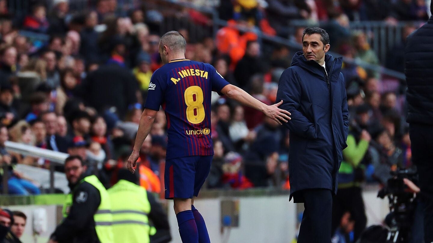 Andr&eacute;s Iniesta se retira en el partido ante el Celta de Vigo en el Camp Nou