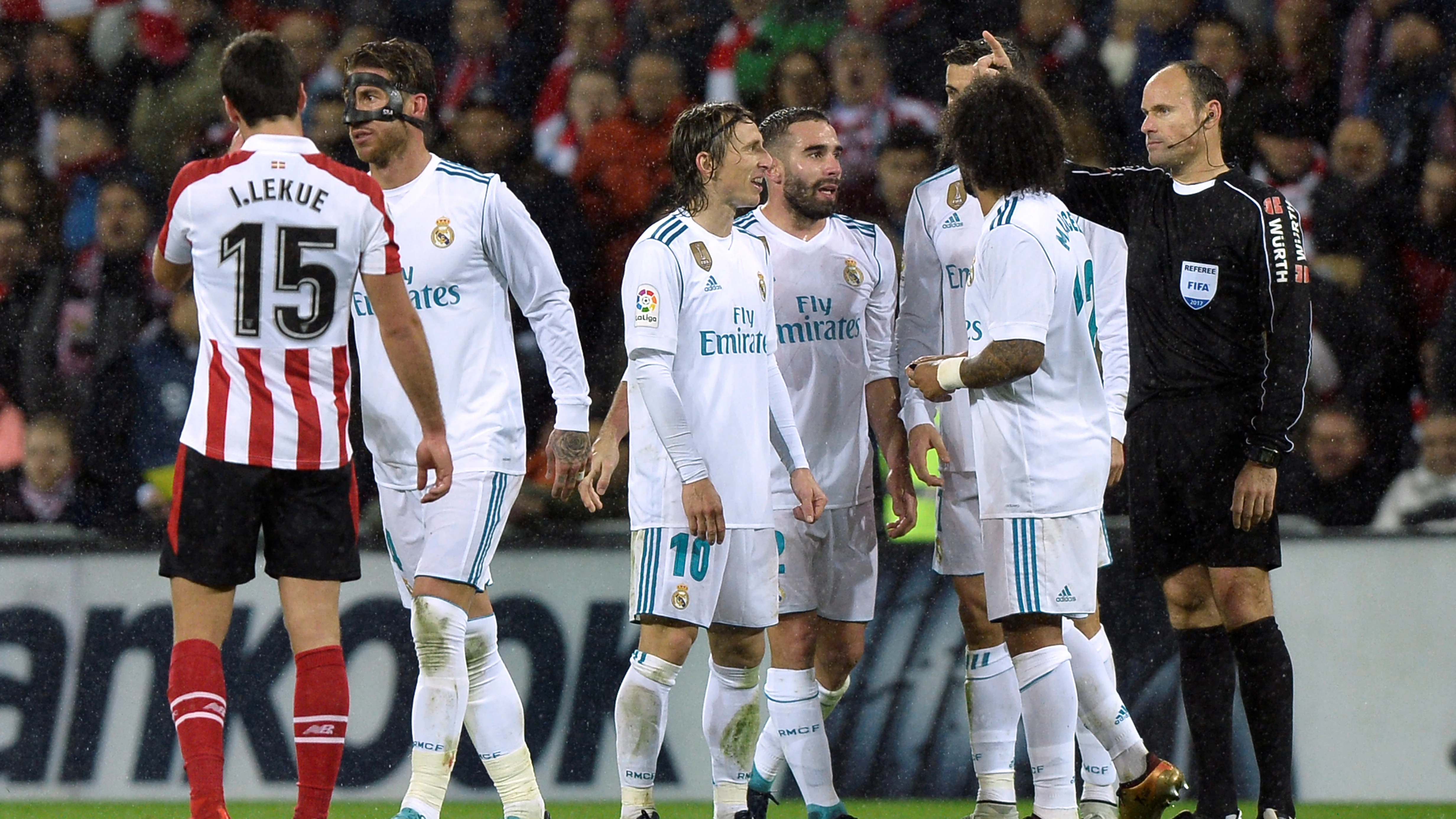 Sergio Ramos, en el momento de ser expulsado en San Mamés Sergio Ramos, en el momento de ser expulsado en San Mamés