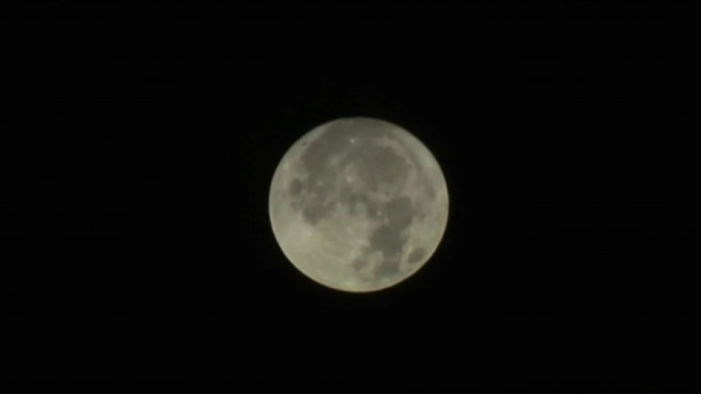Imagen de una superluna Imagen de una superluna