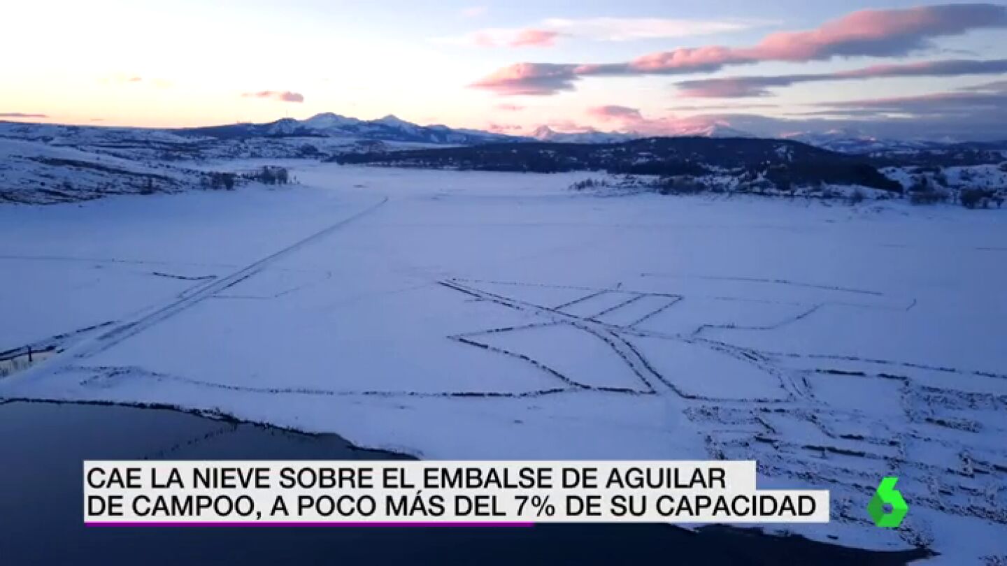 Cae la nieve sobre el embalse de Aguilar de Campoo