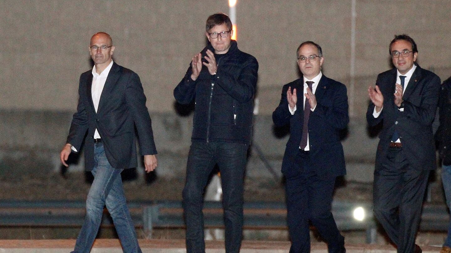 Romeva, Carles Mund&oacute;, Jordi Turull, y Josep Rull, a su salida de la prisi&oacute;n de Estremera