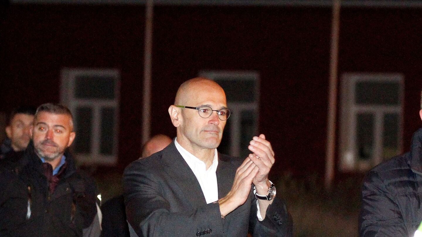 El exconseller de la Generalitat Ra&uuml;l Romeva, a su salida de la prisi&oacute;n de Estremera