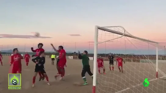Recrean "La mano de Dios" en un partido de Regional Recrean "La mano de Dios" en un partido de Regional