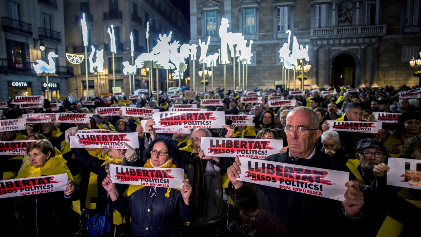 Concentraciones en todos los ayuntamientos de Catalu&ntilde;a para pedir la libertad de Junqueras, Forn, Cuixart y S&agrave;nchez