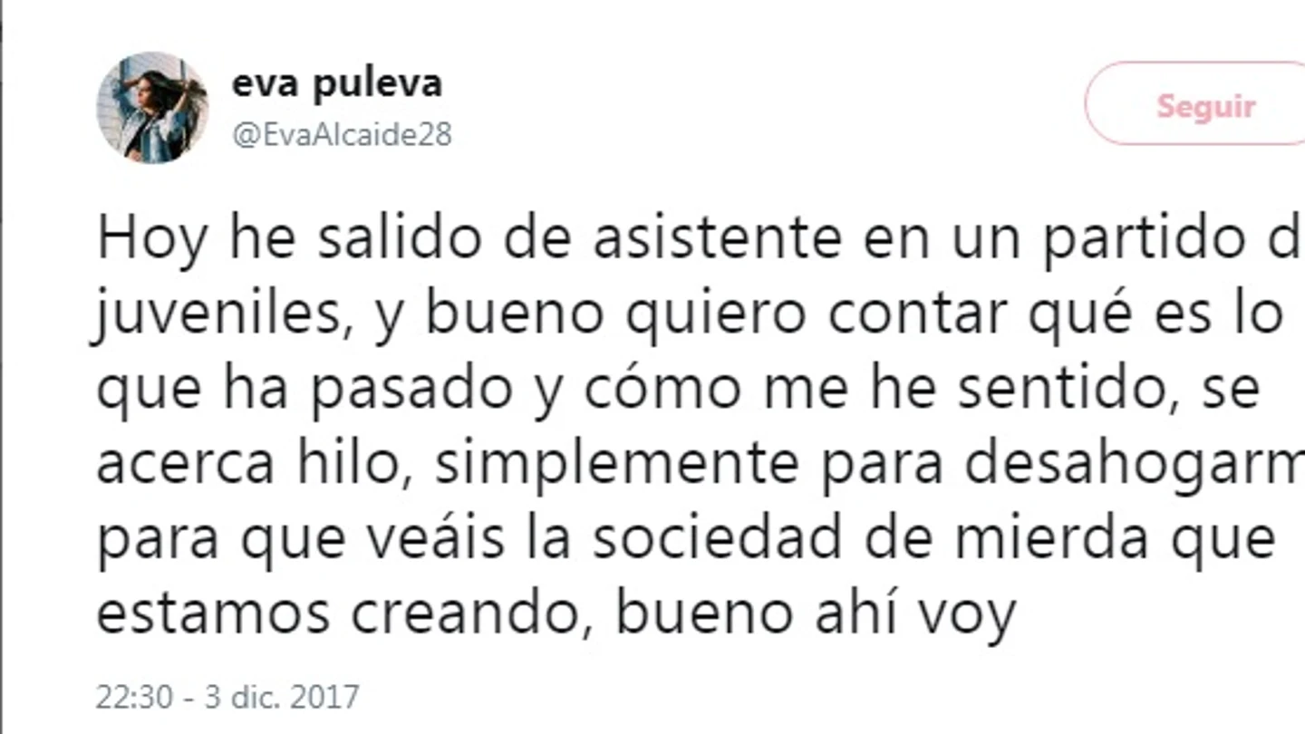 Tuit de Eva Puleva denunciando el acoso en un campo de fútbol Tuit de Eva Puleva denunciando el acoso en un campo de fútbol