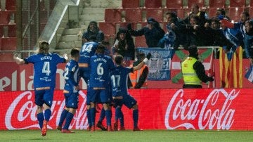 Los jugadores del Alavés celebran la remontada ante el Girona