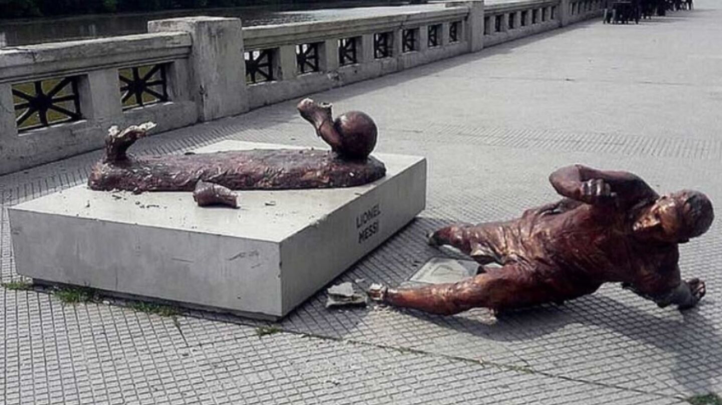 As&iacute; qued&oacute; la estatua de Messi en Buenos Aires